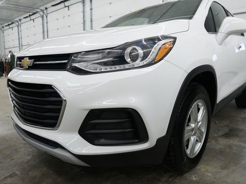 Used 2017 Chevrolet Trax LT w/ LT Convenience Package AWD/4WD image 6