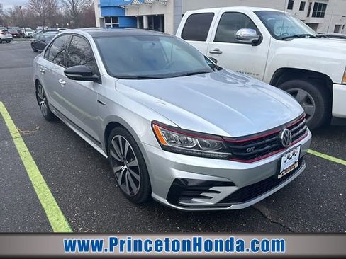 Used 2018 Volkswagen Passat 3.6 image 1