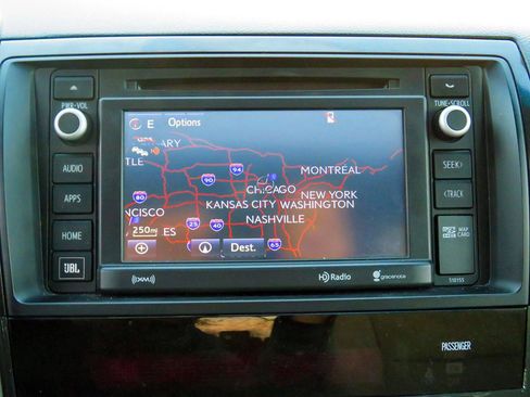 Used 2014 Toyota Sequoia Platinum image 27