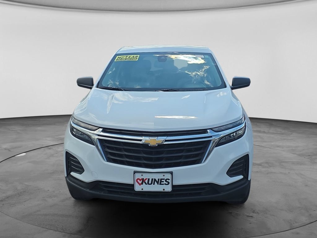 Used 2023 Chevrolet Equinox LS w/ LS Convenience Package AWD/4WD image 2