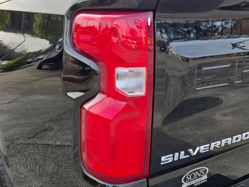 Used 2022 Chevrolet Silverado 1500 LTZ image 12