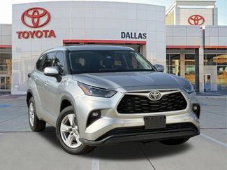 Used 2022 Toyota Highlander LE FWD video 1