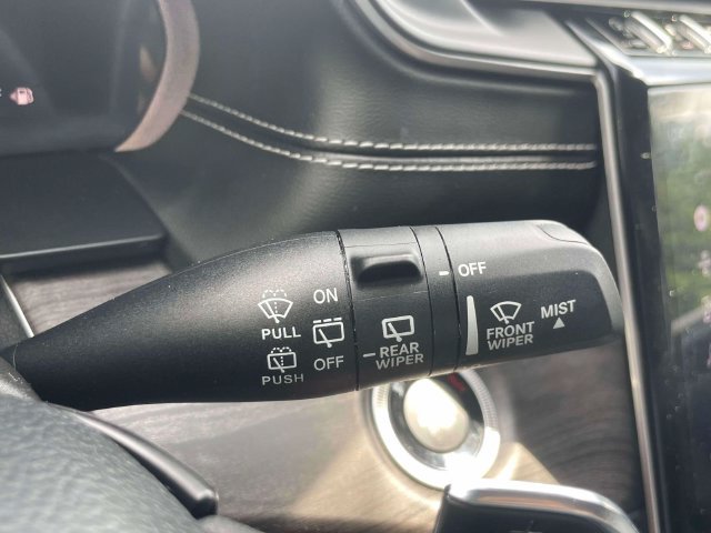 Used 2023 Jeep Grand Cherokee L Limited AWD/4WD image 27