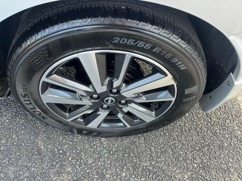 Used 2024 Nissan Versa S w/ S Plus Package image 22