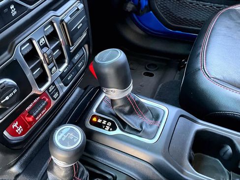 Used 2023 Jeep Gladiator Rubicon w/ Cold Weather Group AWD/4WD image 15
