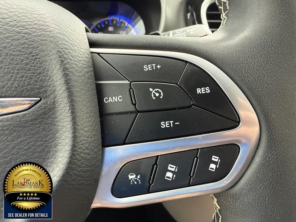 Used 2024 Chrysler Pacifica Touring-L FWD image 11