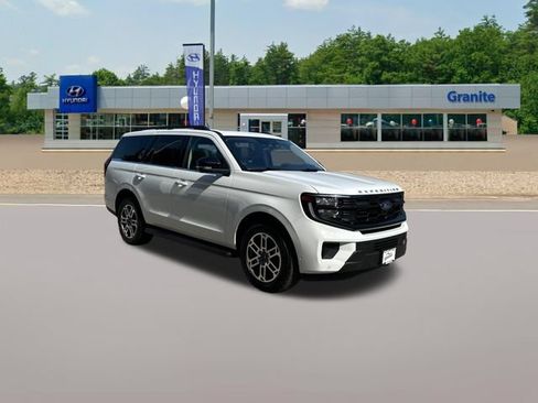 Used 2025 Ford Expedition Active AWD/4WD image 4