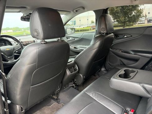 Used 2017 Chevrolet Malibu LT FWD image 35