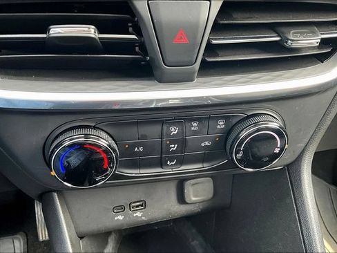 Certified 2024 Buick Encore GX Preferred FWD image 15