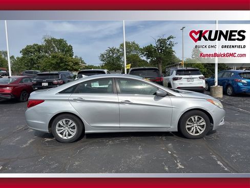 Used 2011 Hyundai Sonata GLS FWD image 2