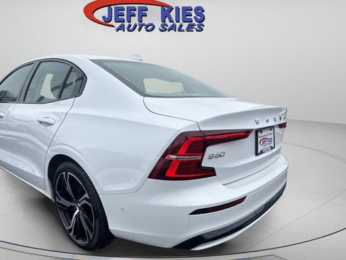 Used 2023 Volvo S60 B5 Plus image 7