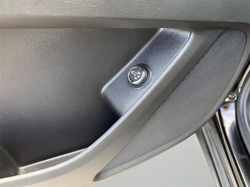 Used 2023 Chevrolet Traverse LT image 20