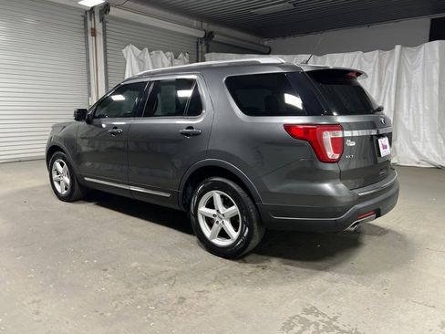 Used 2018 Ford Explorer XLT w/ Equipment Group 202A image 5