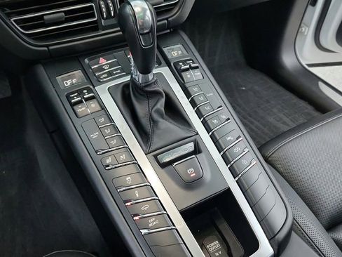 Used 2020 Porsche Macan Turbo image 32