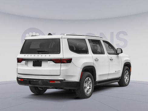 Used 2024 Jeep Wagoneer 4WD image 2