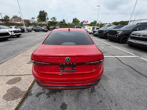 Used 2025 Volkswagen Jetta SE FWD image 5