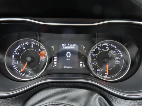 Used 2020 Jeep Cherokee Latitude Plus image 28