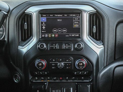 Used 2019 Chevrolet Silverado 1500 LTZ image 17