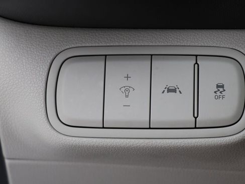 Used 2022 Hyundai Venue SEL image 27