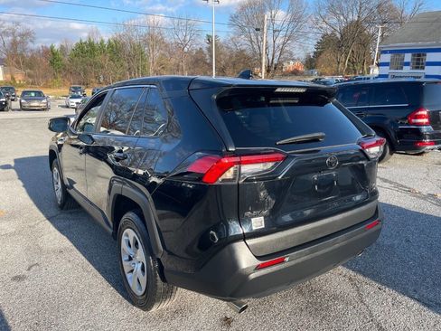 Used 2022 Toyota RAV4 LE image 4