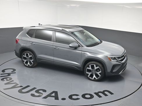 Used 2022 Volkswagen Taos SEL w/ Panoramic Sunroof Package AWD/4WD image 23