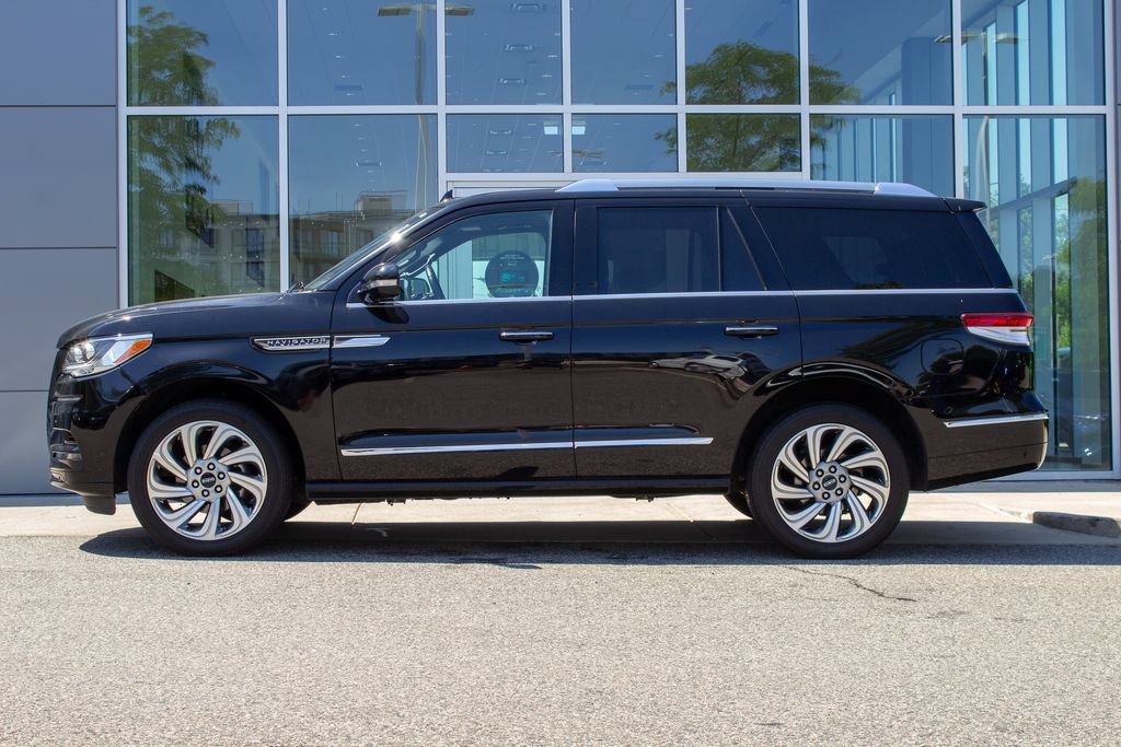 Used 2024 Lincoln Navigator Reserve AWD/4WD image 7