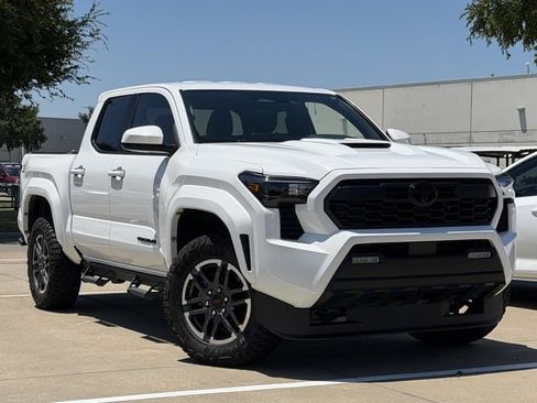 Certified 2025 Toyota Tacoma TRD Sport AWD/4WD image 2