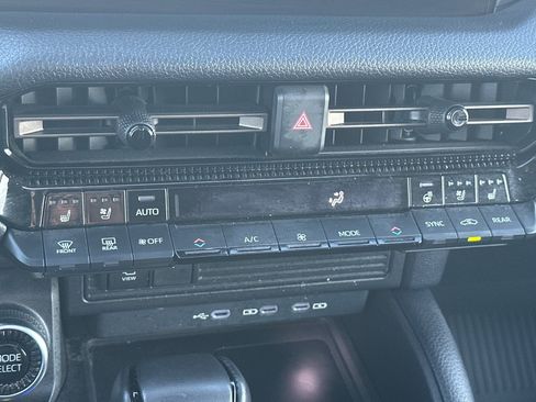 Used 2025 Toyota Land Cruiser image 19