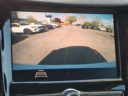 Used 2021 Chevrolet Trax LT FWD image 19