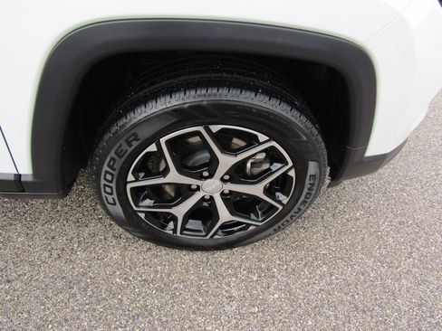 Used 2024 Jeep Compass Limited AWD/4WD image 12