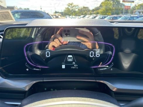 Used 2024 Kia Telluride S image 9