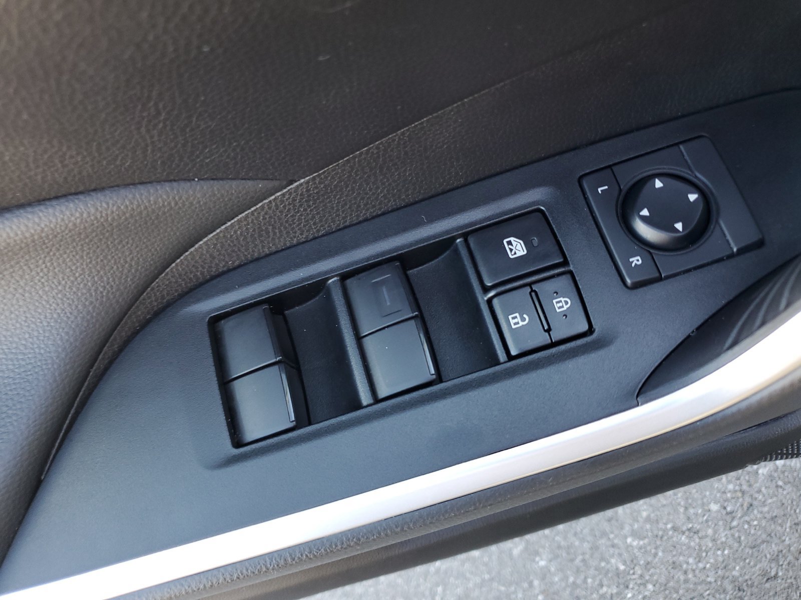 Used 2025 Toyota RAV4 LE AWD/4WD image 21