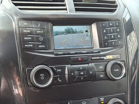 Used 2019 Ford Explorer XLT AWD/4WD image 19