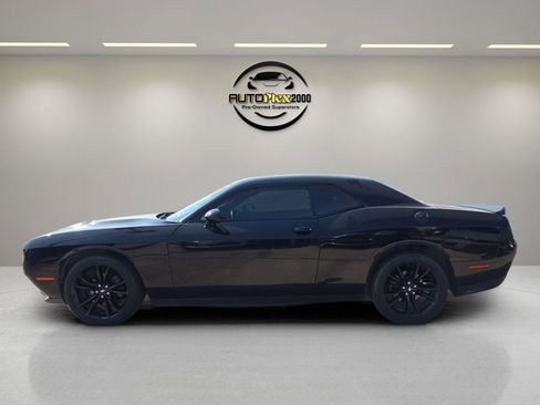 Used 2017 Dodge Challenger SXT w/ Blacktop Package image 7