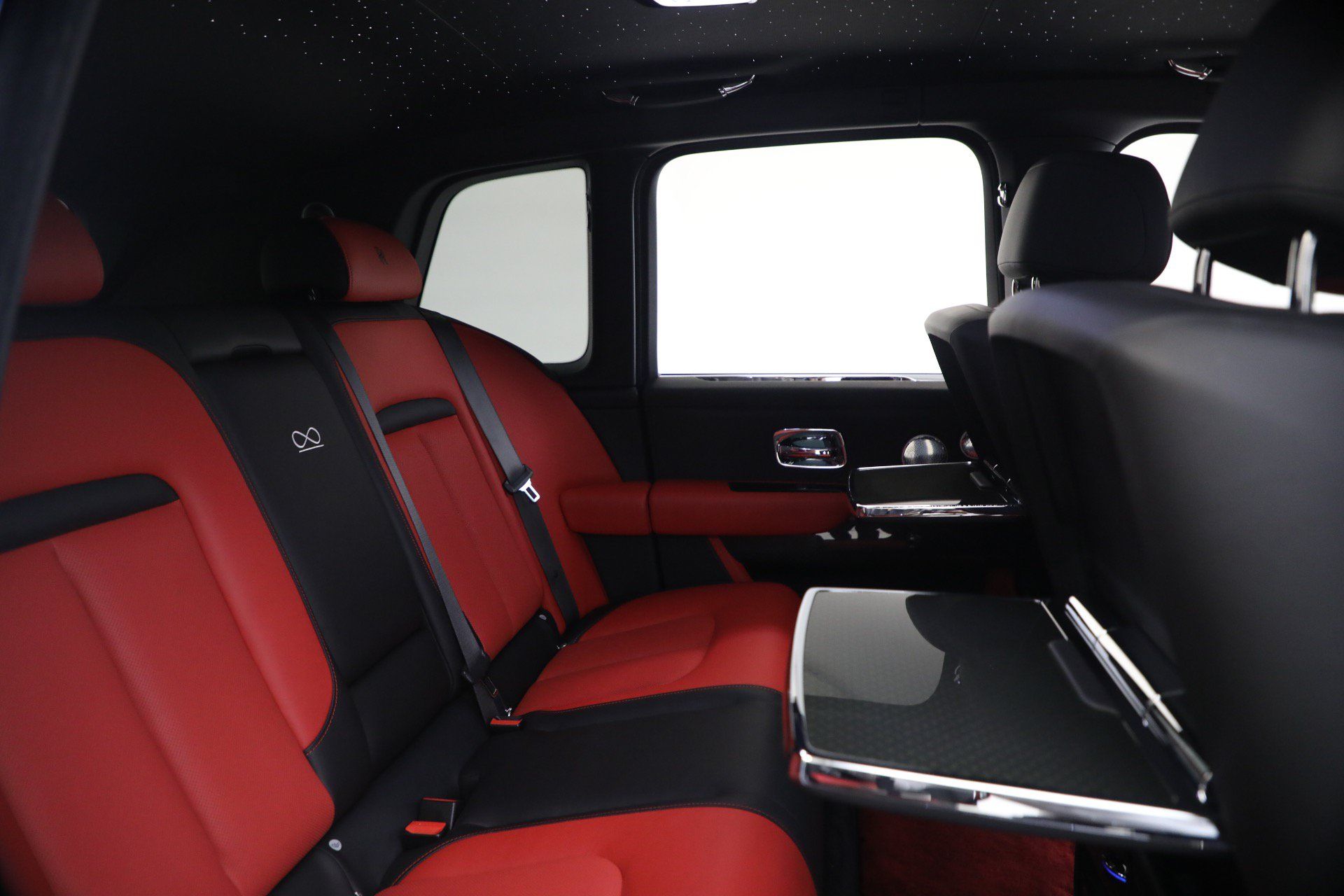 Certified 2020 Rolls-Royce Cullinan Black Badge AWD/4WD image 29