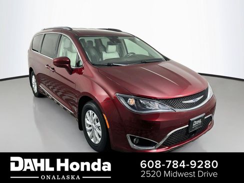 Used 2018 Chrysler Pacifica Touring-L w/ Advanced Safetytec Group FWD image 1