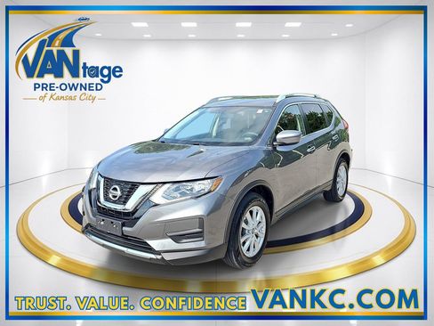 Used 2017 Nissan Rogue SV FWD image 1