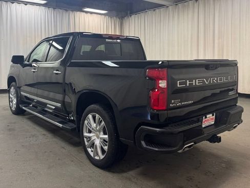 Used 2025 Chevrolet Silverado 1500 High Country w/ High Country Premium Package AWD/4WD image 9