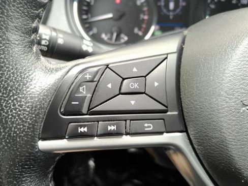 Used 2020 Nissan Rogue SL FWD image 40