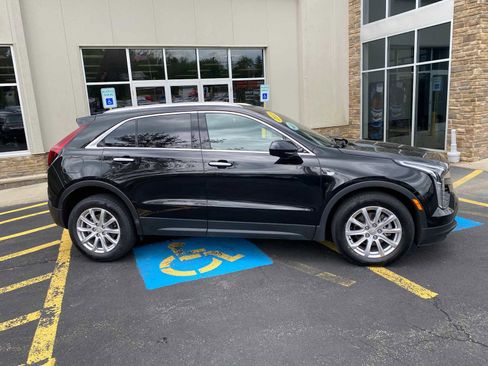 Used 2023 Cadillac XT4 Luxury w/ Cold Weather Package FWD image 15
