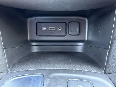 Used 2023 Chevrolet Equinox LT image 24