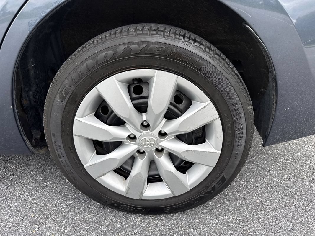 Used 2015 Toyota Corolla LE FWD image 31