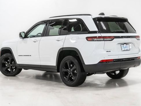 Used 2024 Jeep Grand Cherokee Altitude image 28