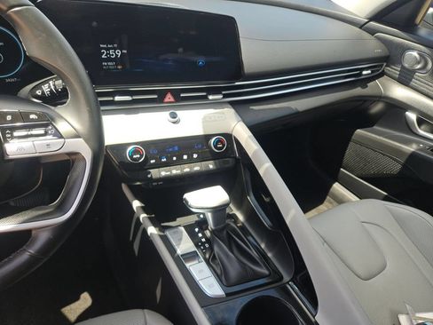 Used 2025 Hyundai Elantra Limited FWD image 20