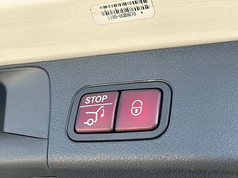 Used 2025 Mercedes-Benz GLB 250 4MATIC image 7