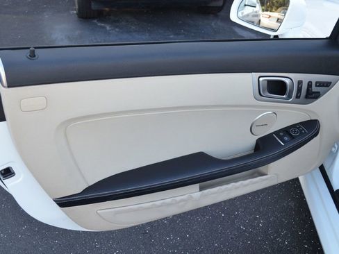 Used 2015 Mercedes-Benz SLK 250 image 41