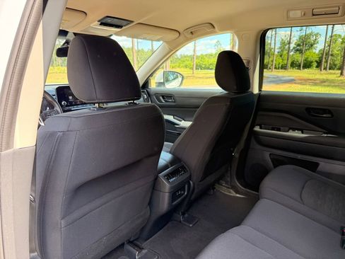 Used 2025 Nissan Pathfinder SV FWD image 25