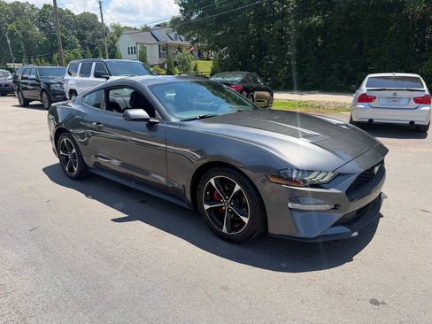 Used 2018 Ford Mustang Coupe RWD image 3