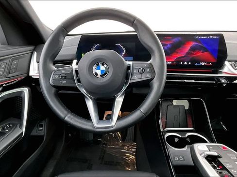 Used 2025 BMW X2 xDrive28i AWD/4WD image 6