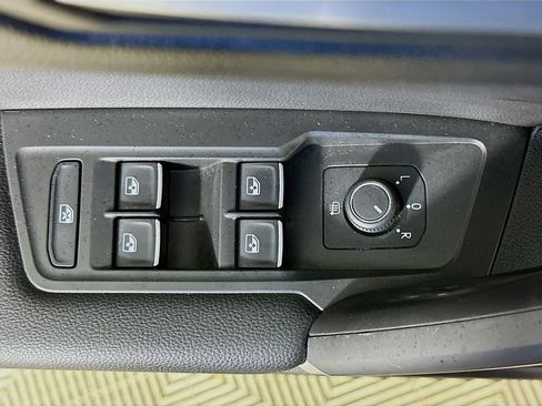 Used 2020 Volkswagen Tiguan SEL FWD image 22